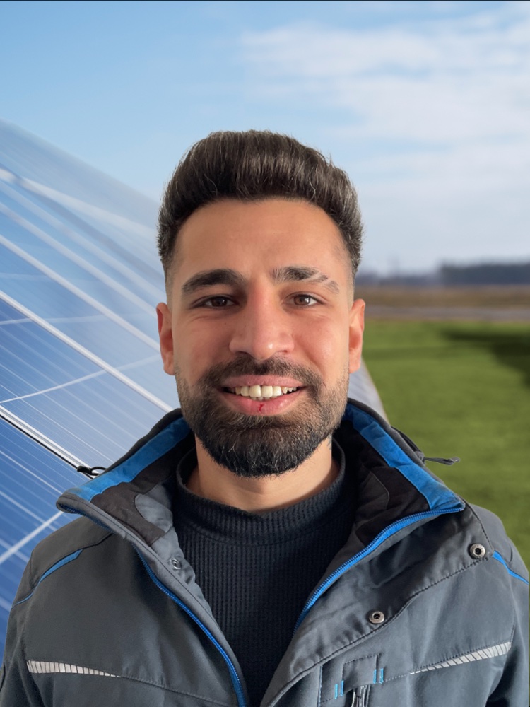 Menal Günes – Dachmontage bei eVERA